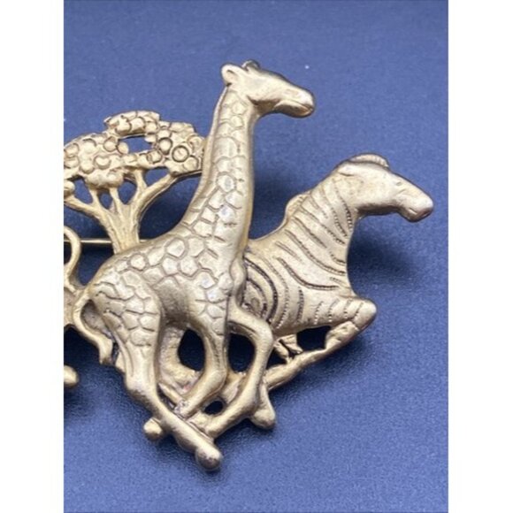 Vintage Brooch Gold Tone Giraffe Zebra Pin Safari Animals Signed A.J.C Figural - Picture 9 of 9